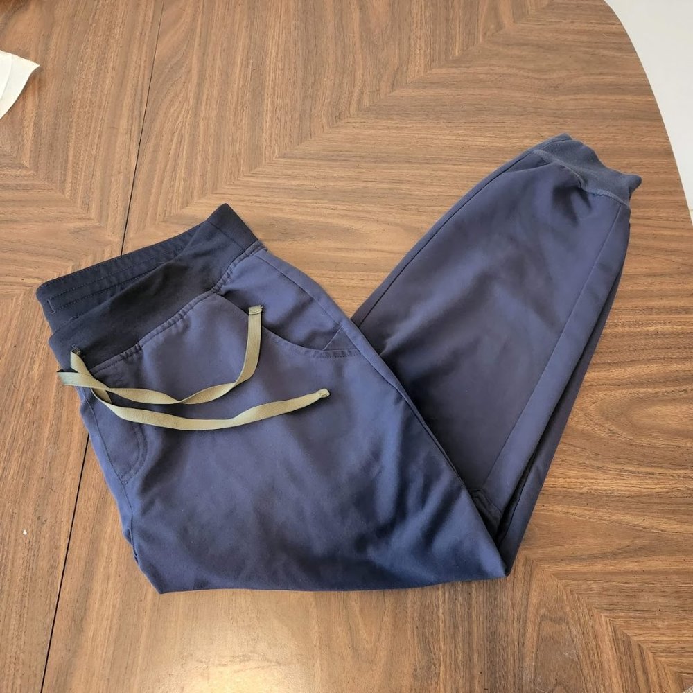 Figs Quiet Navy Zamora - Large Petite